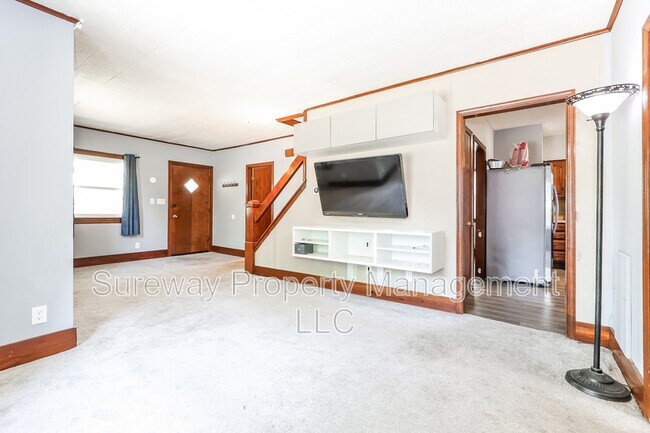 Building Photo - 201 E Linden Ave