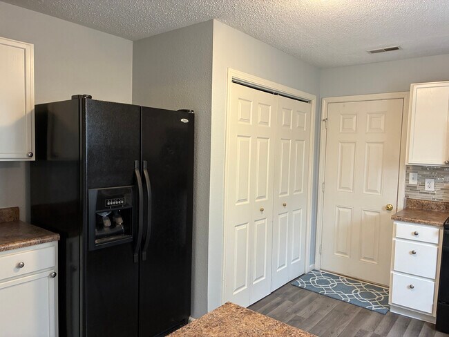 Foto del edificio - 2396 Meadow Bend Dr