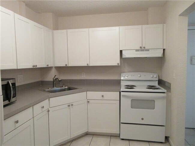 Foto del edificio - 10751 Royal Palm Blvd
