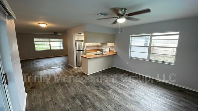 Foto del edificio - 3041 Hoban Ave