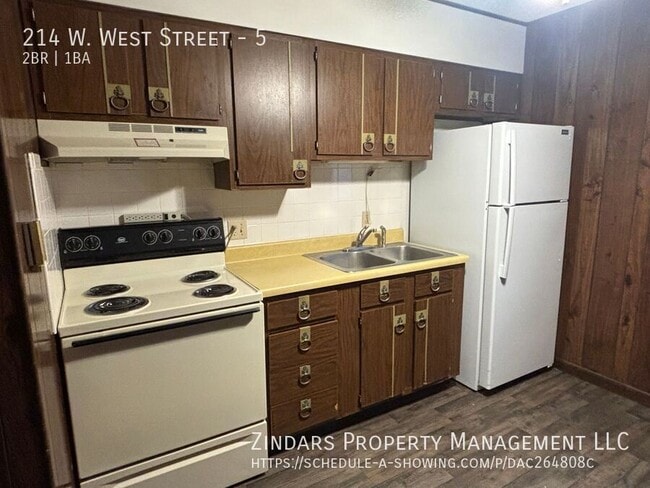 Foto del edificio - 214 W West St