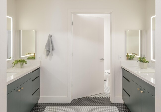 Building Photo - The Laureate