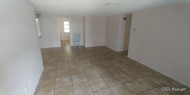 Foto del edificio - 3 Bedroom 2 Bath 1 Car over sized garage