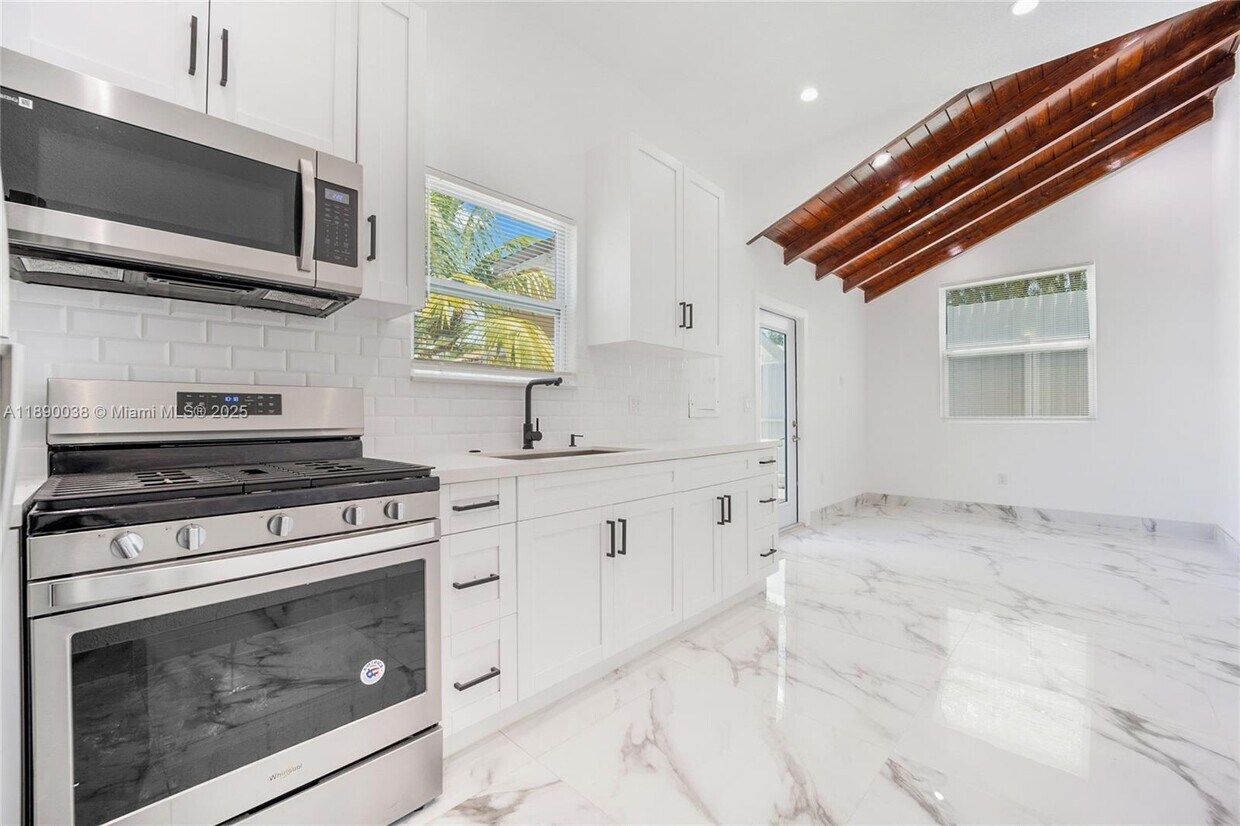 Foto principal - 2512 SW 14th St