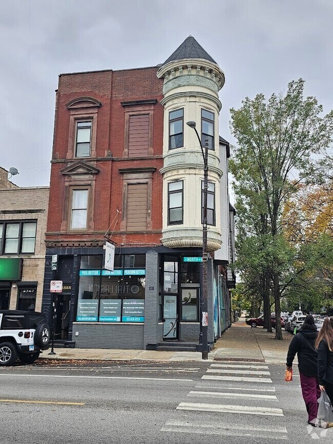 Building Photo - 2325 W North Ave