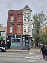 Building Photo - 2325 W North Ave