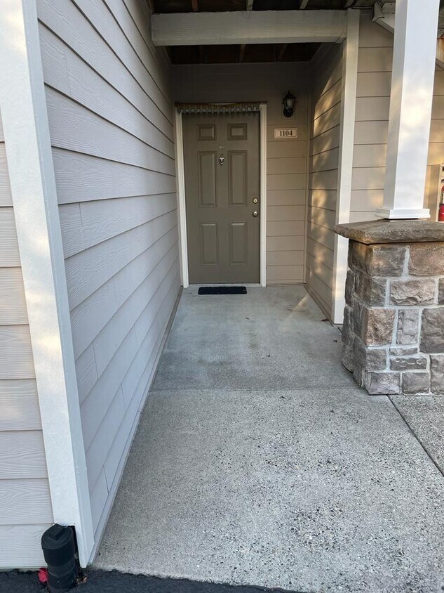 Primary Photo - 15060 NW Central Dr