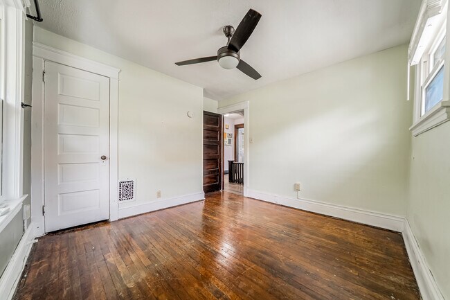 Foto del edificio - 14520 Bayes Ave