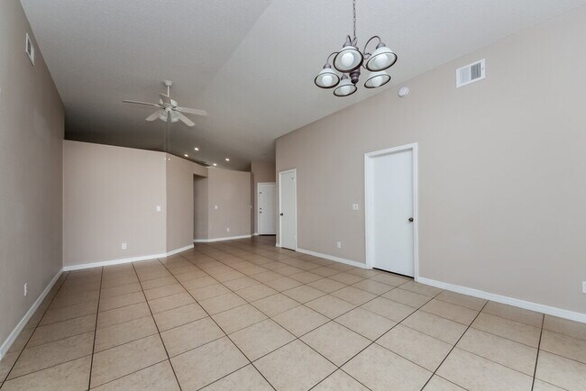 Building Photo - 3100 Orchard Pl