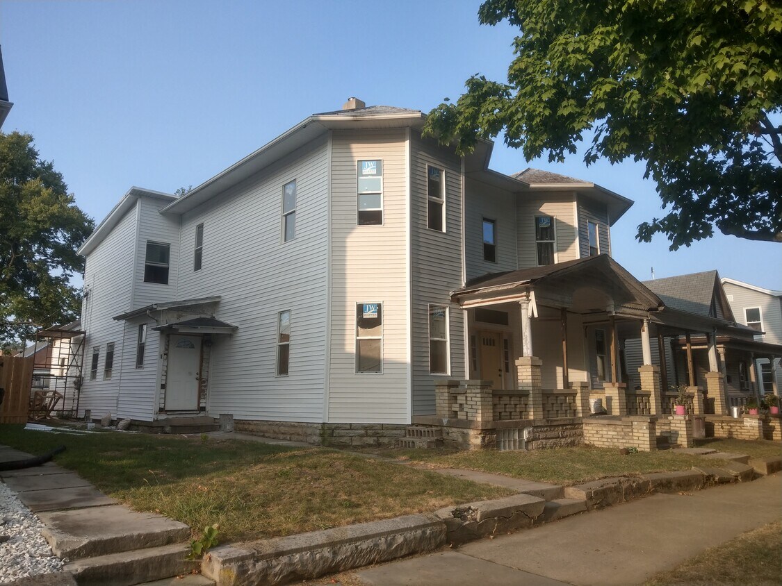 218 E Somers St Unit HouseTriplex, Eaton, OH 45320 Apartments in