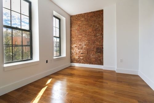 Foto principal - 1645 Putnam Ave