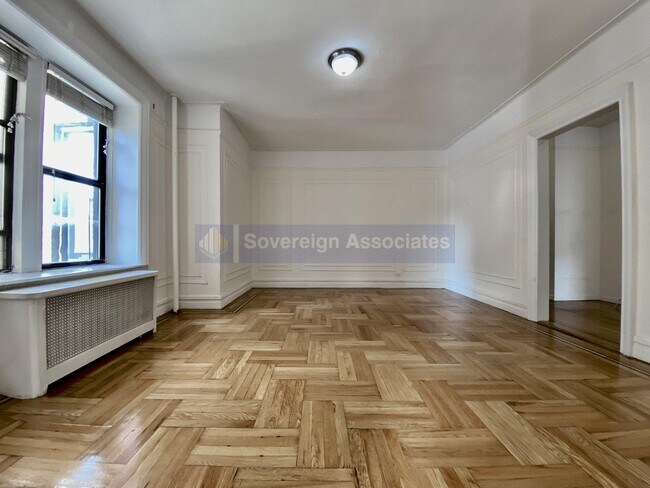Foto del edificio - 121 Bennett Avenue