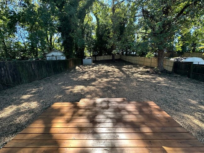Big Backyard! - 884 Rose Cir SW