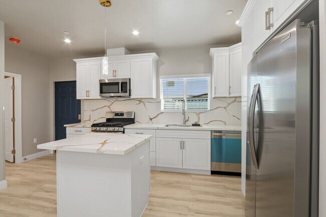 Foto del edificio - 10216 Ramona Ave