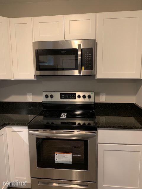 Foto del edificio - 1 br, 1 bath  - 141 Sheffield Ave Apt 4C