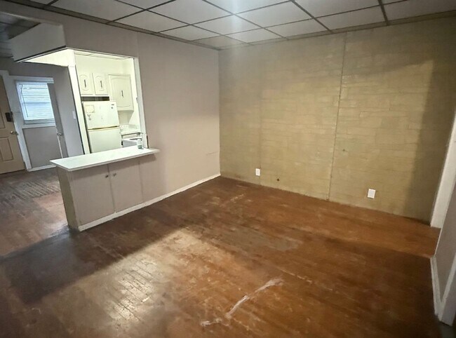 Building Photo - 1566 Quarrier St