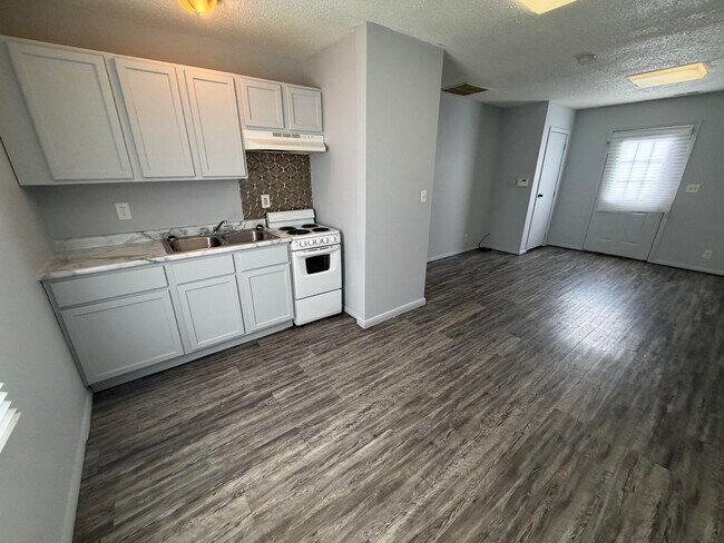 Foto del edificio - 1402 Main-E