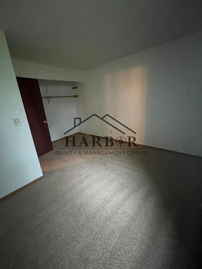Building Photo - Hayfield Greens
