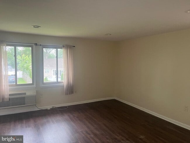 Foto del edificio - 250 Tanglewood Ln