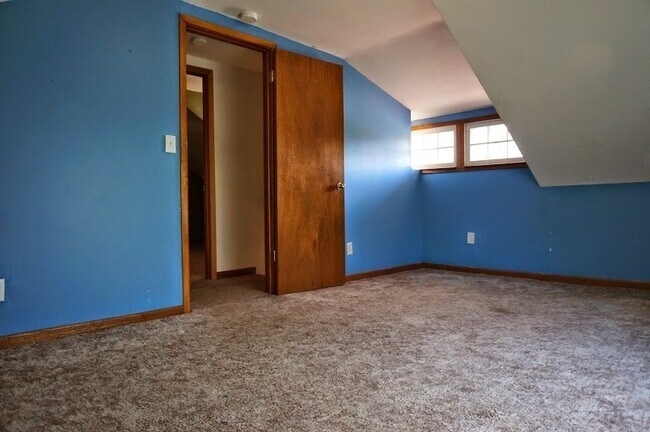 Foto del edificio - AVAILABLE JUNE 2025 - 4 Bed, 1 Bath, Near ...