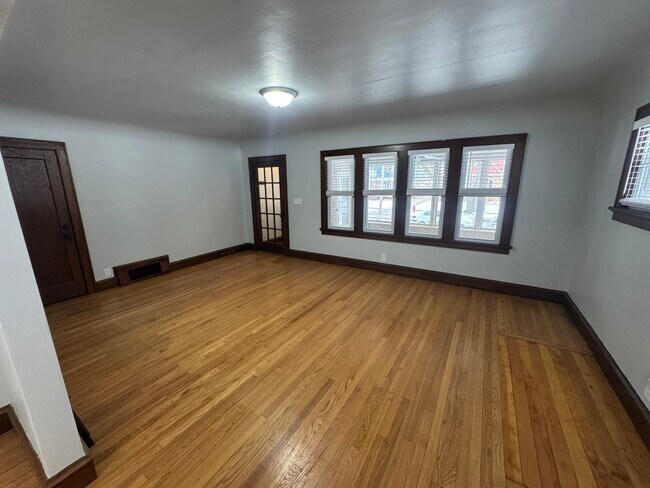 Foto del edificio - 2639 N 61st St