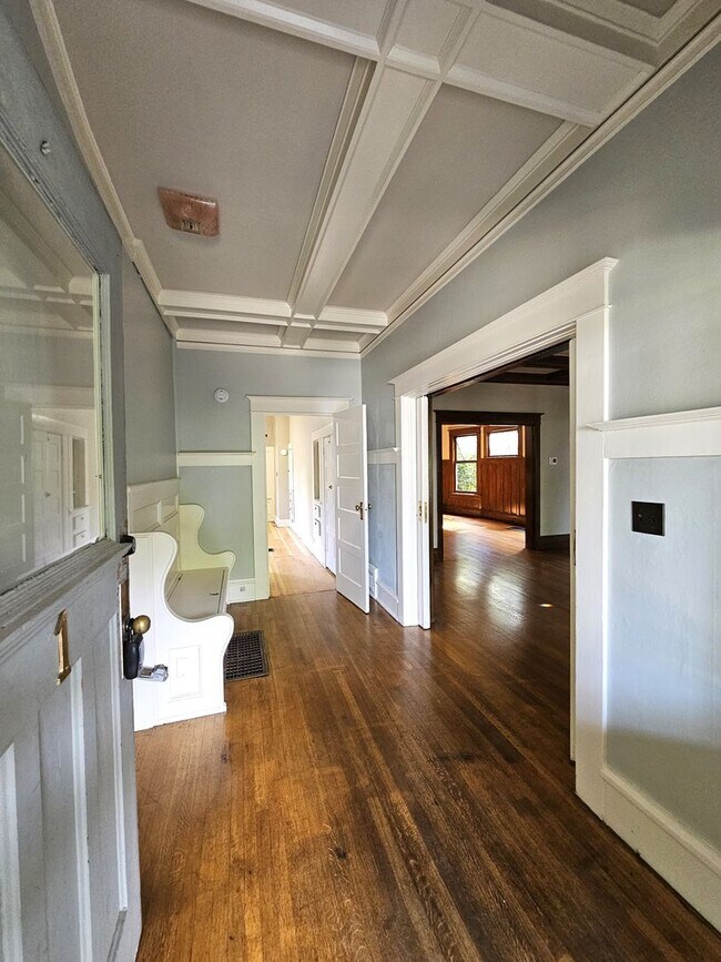 Foto del edificio - Charming 4-Plex Craftsman in Irvington