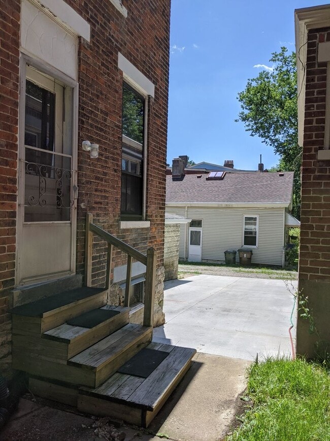 Building Photo - 2219 Scott St