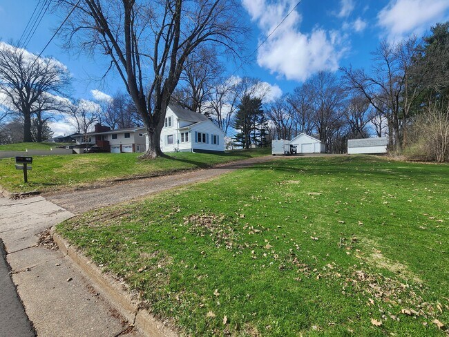 Foto del edificio - 230 Arlington Dr