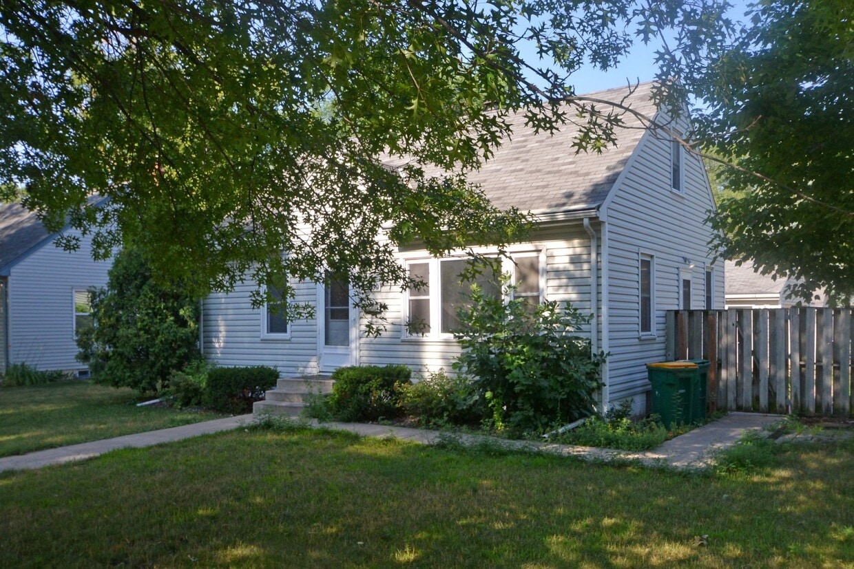 Primary Photo - Beautiful 3 Bed 1 Bath Home With Fence and...