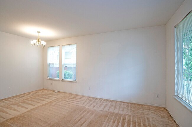 Building Photo - Spacious 4-Bedroom in Renton’s Serenity Ridge