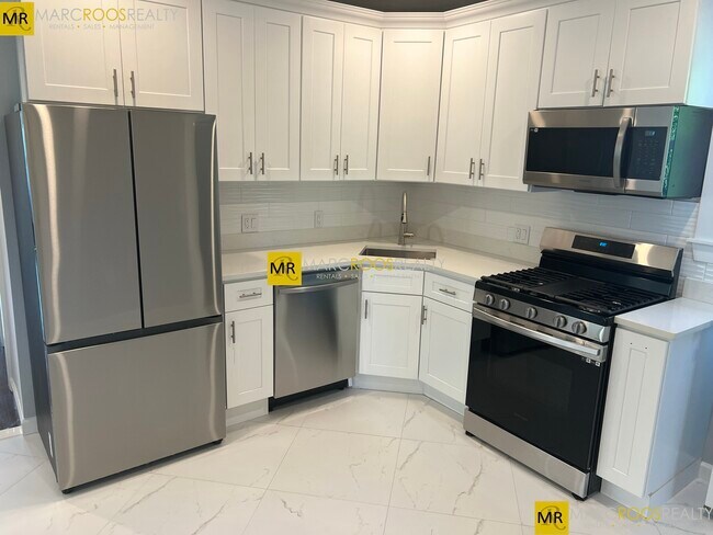 Foto del edificio - 31-33 Raymond Ave. Unit 33-2