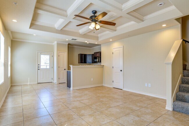 Building Photo - AVAILABLE NOW! Nice 3 bedroom townhouse lo...