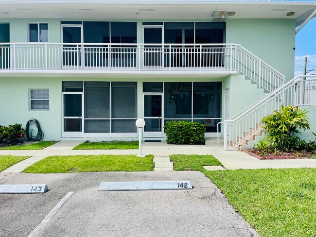 Foto del edificio - 2100 NE 38th St