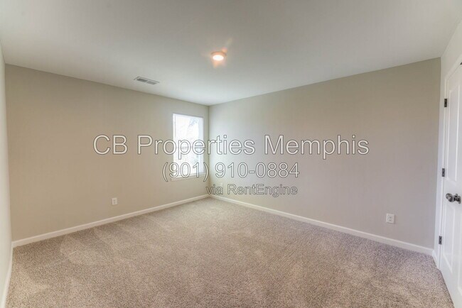 Building Photo - 652 Ayers St