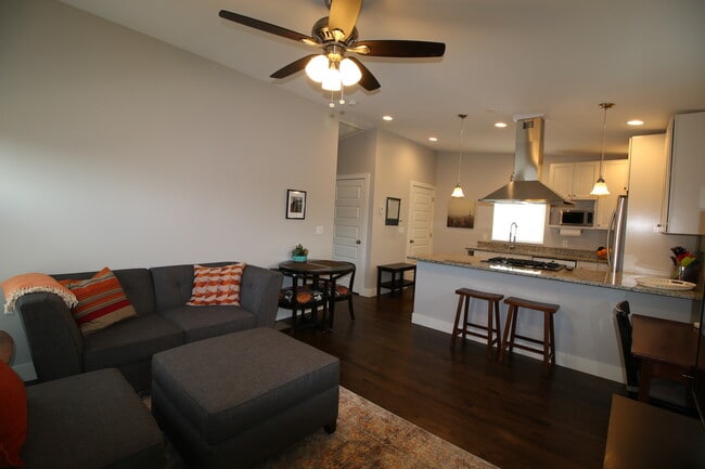 Building Photo - 4016 Osceola St