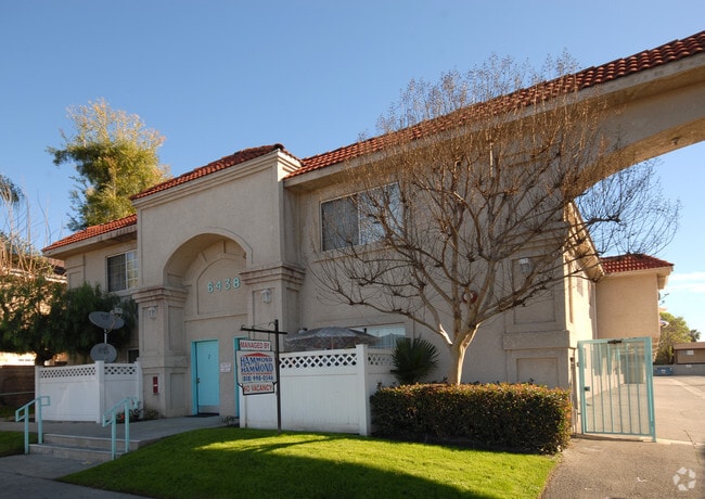 Building Photo - 6438 Vineland Ave