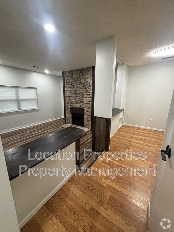 Building Photo - 1341 Westbrooke