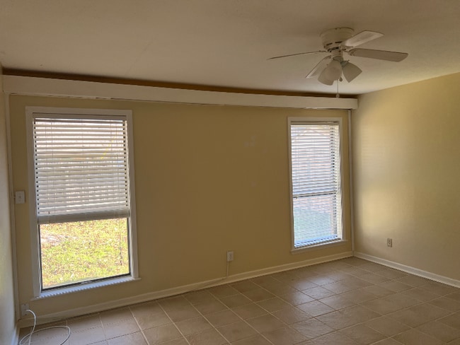 Foto del edificio - 302 Navajo Dr