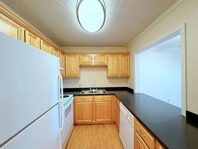 Foto del edificio - 1 Bedroom Condo in Gated Community in Mid ...