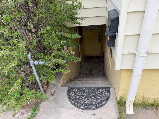 Building Photo - 1609 Rainbow Ave