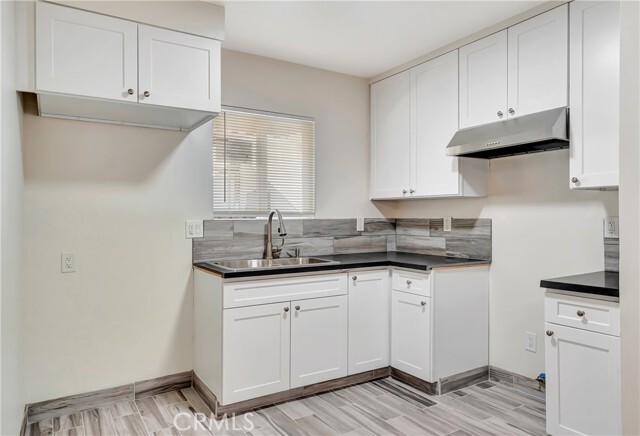 Foto del edificio - 14233 Sylvan St