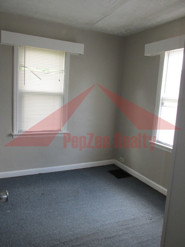 Bedroom - 717 Wilbur Ave