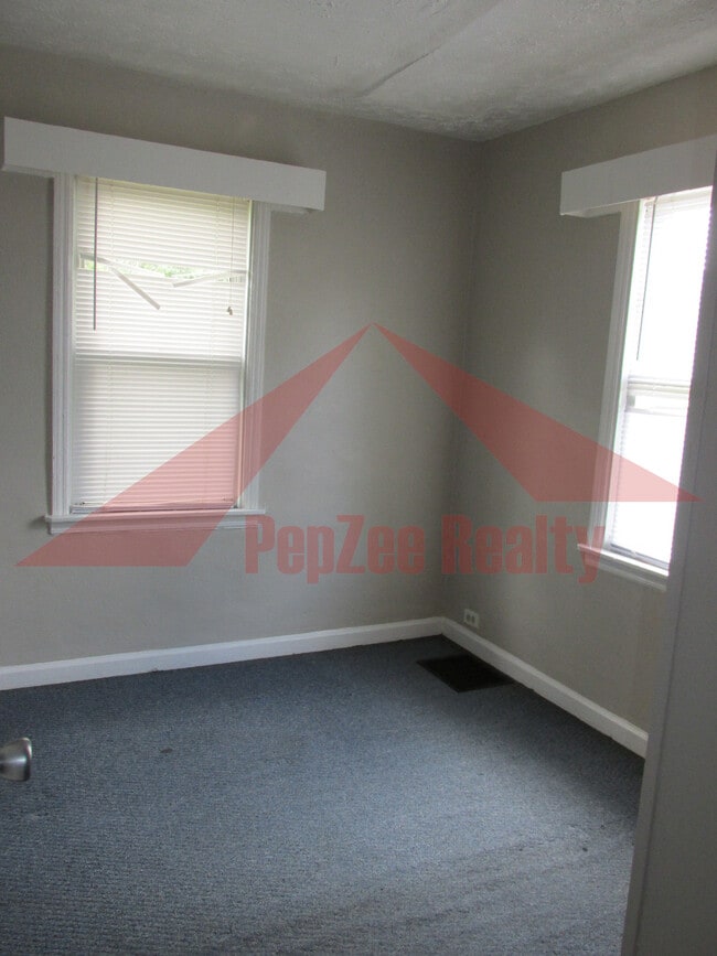 Bedroom - 717 Wilbur Ave