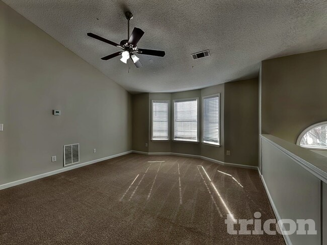 Building Photo - 1016 Forest Glen