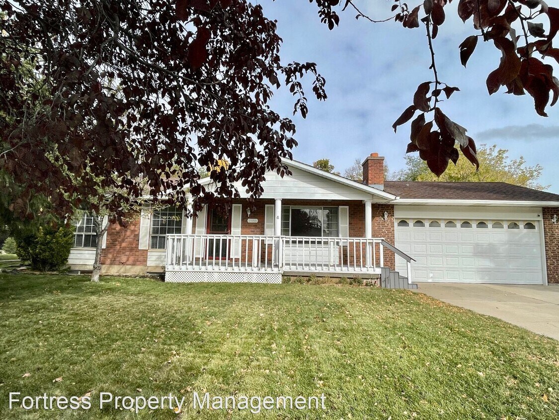 3 br, 2 bath House 1986 W 4335 S House Rental in Roy, UT