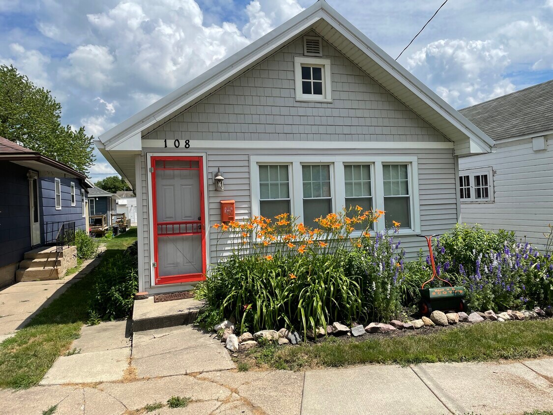 Front of Cottage - 108 Mars Hill Dr