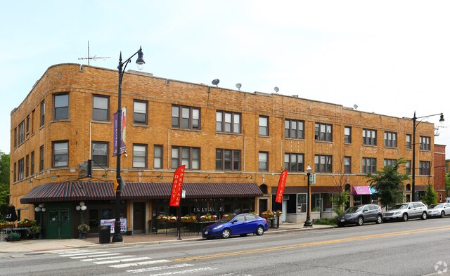 Foto principal - 4318 W Irving Park Rd