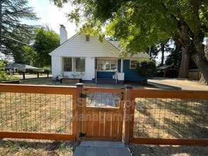 Building Photo - 11687 SE 33rd Ave