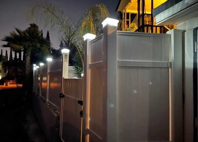 Foto del edificio - 1058 W 6th St