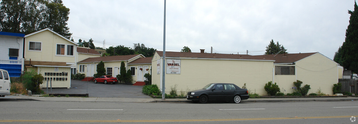 Primary Photo - The Vandel Apts